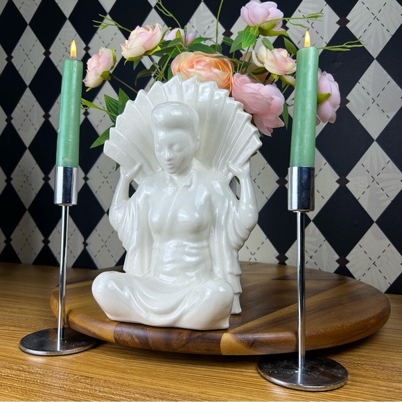 Large Flower Vase Japanese Porcelain Seated Figure With Fan-Form Opening 10” - Picture 7 of 17